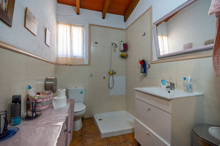 Image No.18-3 Bed Country House for sale