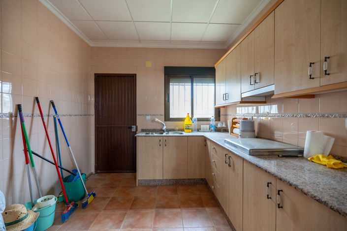 Image No.10-4 Bed Country House for sale