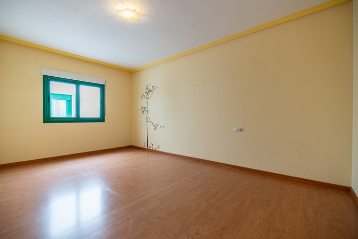 Image No.14-3 Bed Apartment for sale