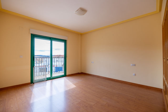 Image No.21-3 Bed Apartment for sale