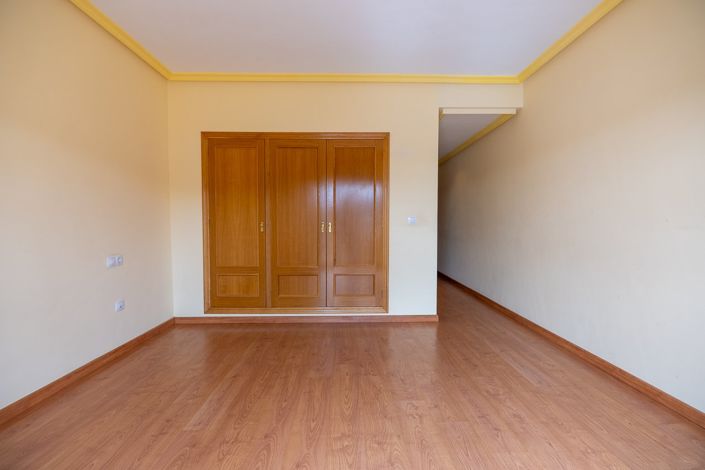 Image No.22-3 Bed Apartment for sale
