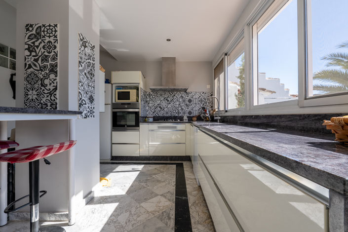 Image No.10-7 Bed Country House for sale