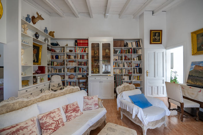 Image No.20-7 Bed Country House for sale