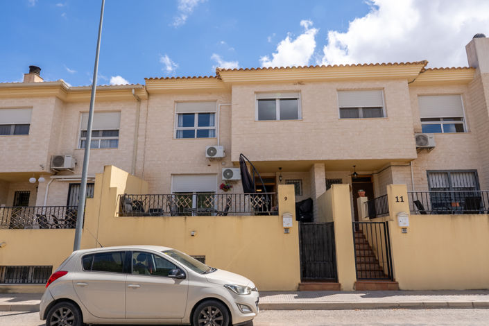 Image No.1-3 Bed Townhouse for sale