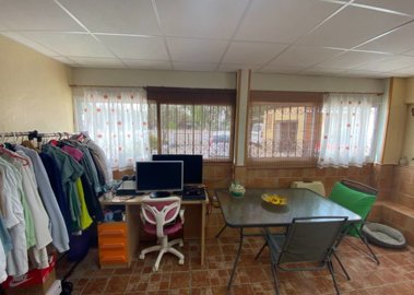 37244bedfincawithpoolandlovelygarden060525122