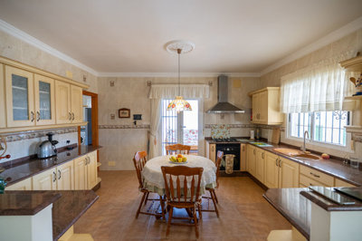 3707villagraetor030325190133cf314779