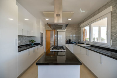 3731luxury5bedvillanearpinoso090525161255cf31