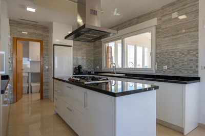 3731luxury5bedvillanearpinoso090525161301cf31