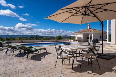 3731luxury5bedvillanearpinoso090525161311cf31
