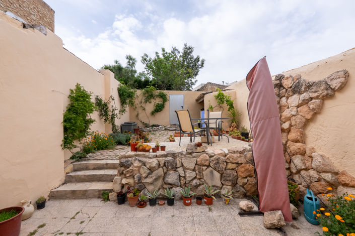 Image No.17-3 Bed Country House for sale