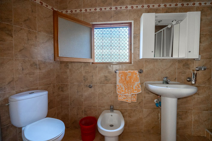 Image No.11-8 Bed Townhouse for sale