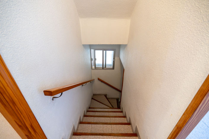 Image No.17-8 Bed Townhouse for sale