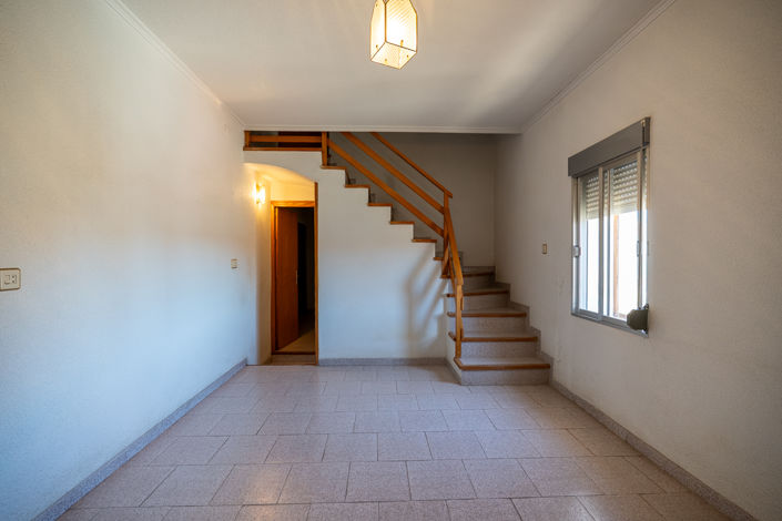 Image No.18-8 Bed Townhouse for sale