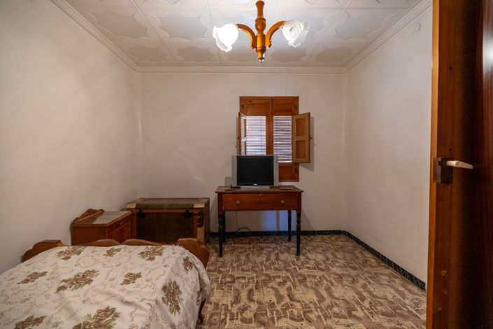 Image No.24-8 Bed Townhouse for sale