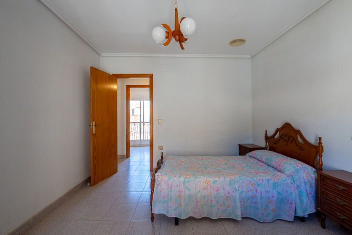 Image No.30-8 Bed Townhouse for sale