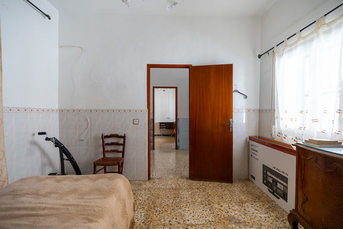 Image No.6-8 Bed Townhouse for sale