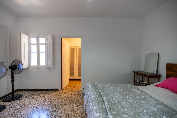 Image No.21-3 Bed Townhouse for sale