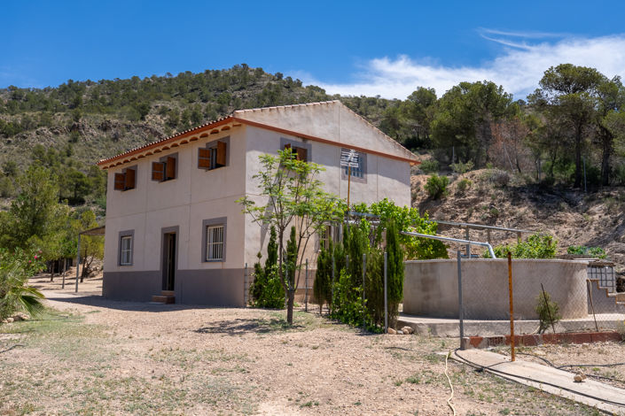 Image No.2-5 Bed Country House for sale