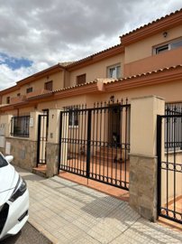 37373bedtownhouseinpinoso140525120136whatsapp