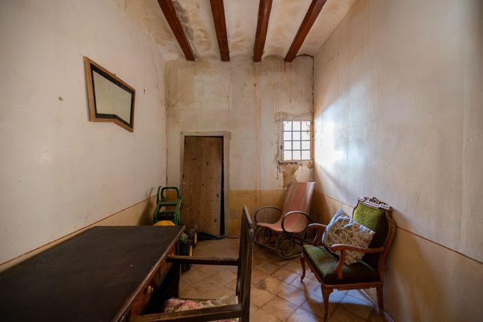 Image No.12-7 Bed Country House for sale