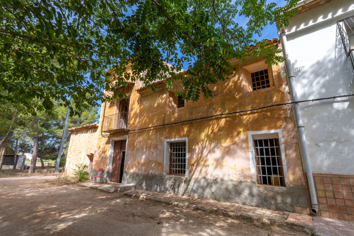 Image No.2-7 Bed Country House for sale