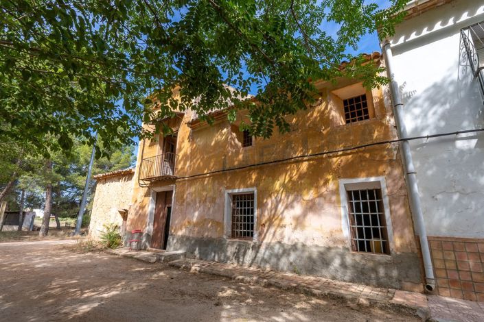 Image No.2-7 Bed Country House for sale