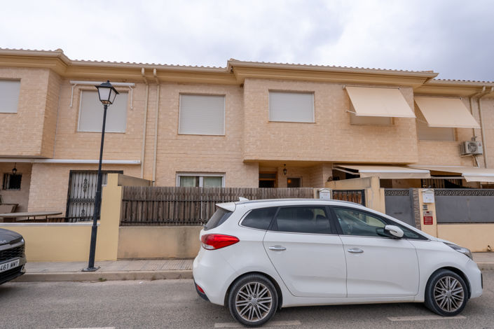 Image No.1-4 Bed Townhouse for sale