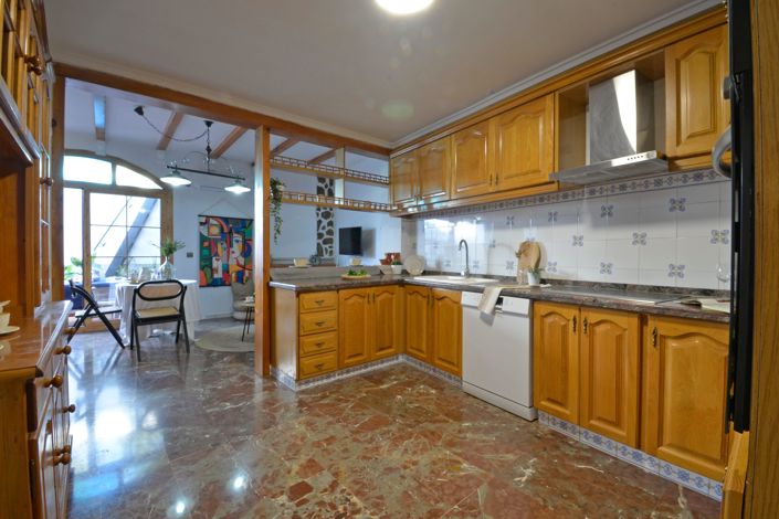 Image No.10-4 Bed Townhouse for sale