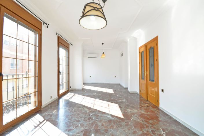 Image No.14-4 Bed Townhouse for sale