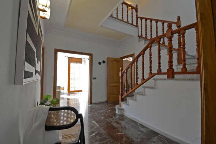 Image No.19-4 Bed Townhouse for sale