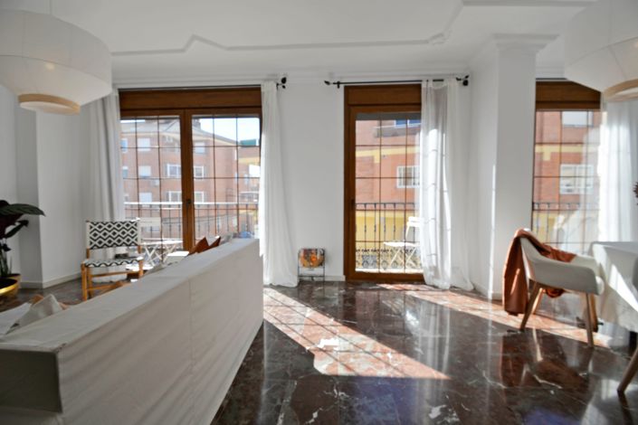 Image No.20-4 Bed Townhouse for sale