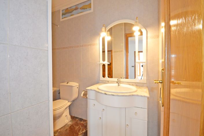 Image No.23-4 Bed Townhouse for sale