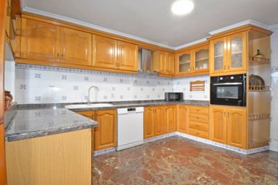 3880spacious4bed4bathhouseinsax250825125013wh