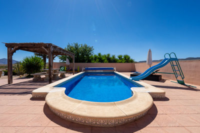 3887lovely4bed3bathvillawguestapartment050925
