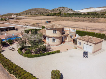3887lovely4bed3bathvillawguestapartment050925