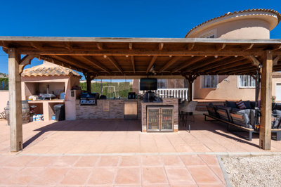 3887lovely4bed3bathvillawguestapartment050925