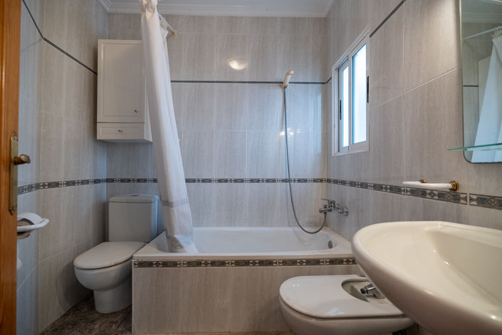 Image No.10-6 Bed Townhouse for sale