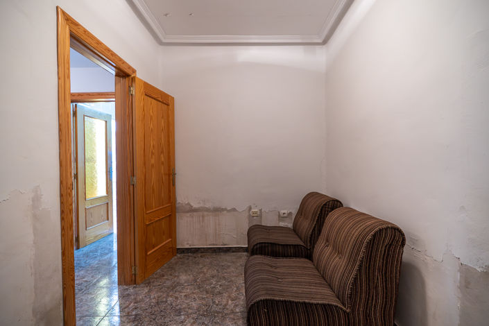 Image No.12-6 Bed Townhouse for sale