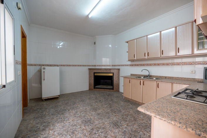 Image No.13-6 Bed Townhouse for sale