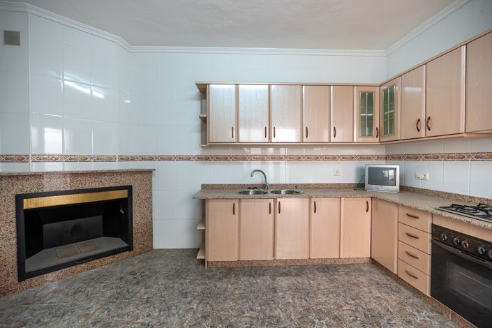 Image No.14-6 Bed Townhouse for sale