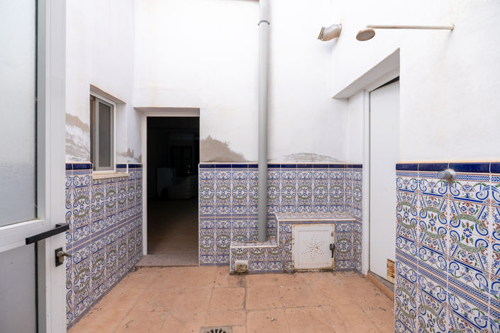 Image No.18-6 Bed Townhouse for sale