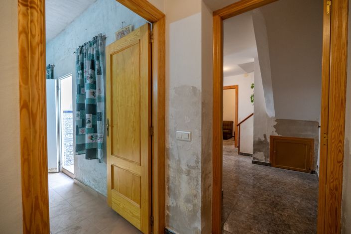 Image No.3-6 Bed Townhouse for sale