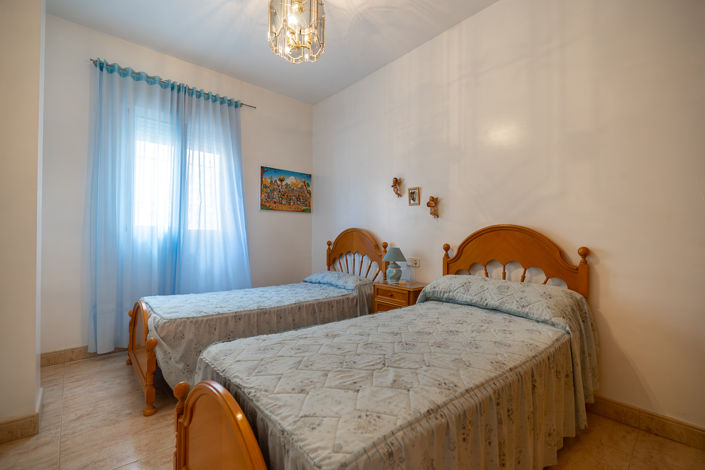 Image No.25-4 Bed Townhouse for sale