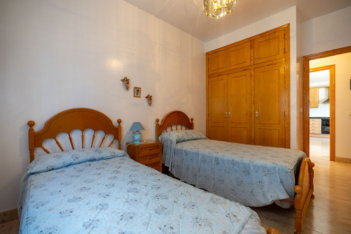 Image No.26-4 Bed Townhouse for sale