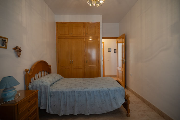 Image No.27-4 Bed Townhouse for sale