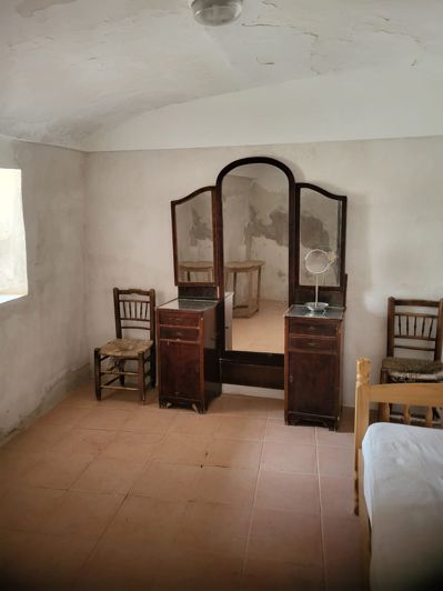 Image No.23-4 Bed Cottage for sale