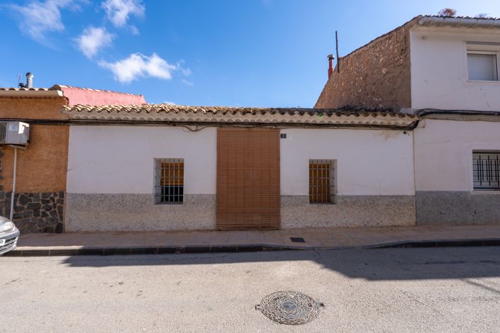 Image No.1-3 Bed Townhouse for sale