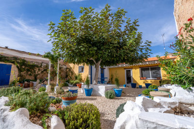 3922beautifultraditionaltownhousewgardenandca