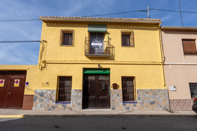 3922beautifultraditionaltownhousewgardenandca