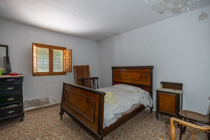 Image No.10-5 Bed Country House for sale